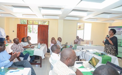 Registrar addresses IEBC Scheme members in Kakamega.